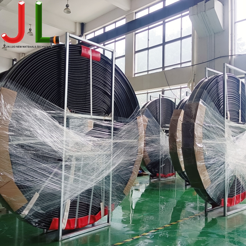  heavy-duty through-the-weave polyurethane (HP) covered hose