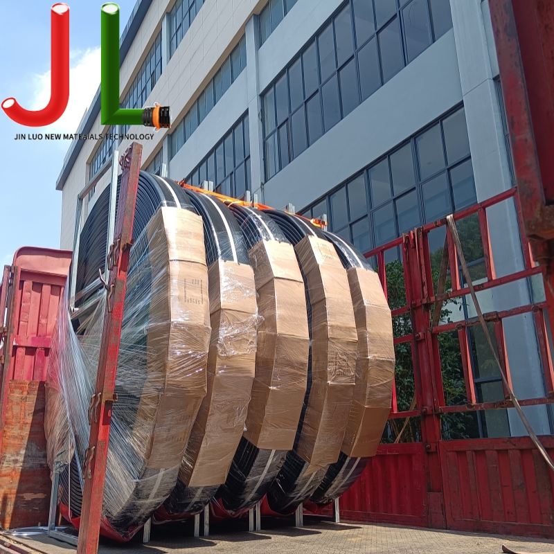  heavy-duty through-the-weave polyurethane (HP) covered hose